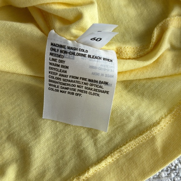 UNIQLO Tee Shirt - Springs Hottest Color - Picture 5 of 6